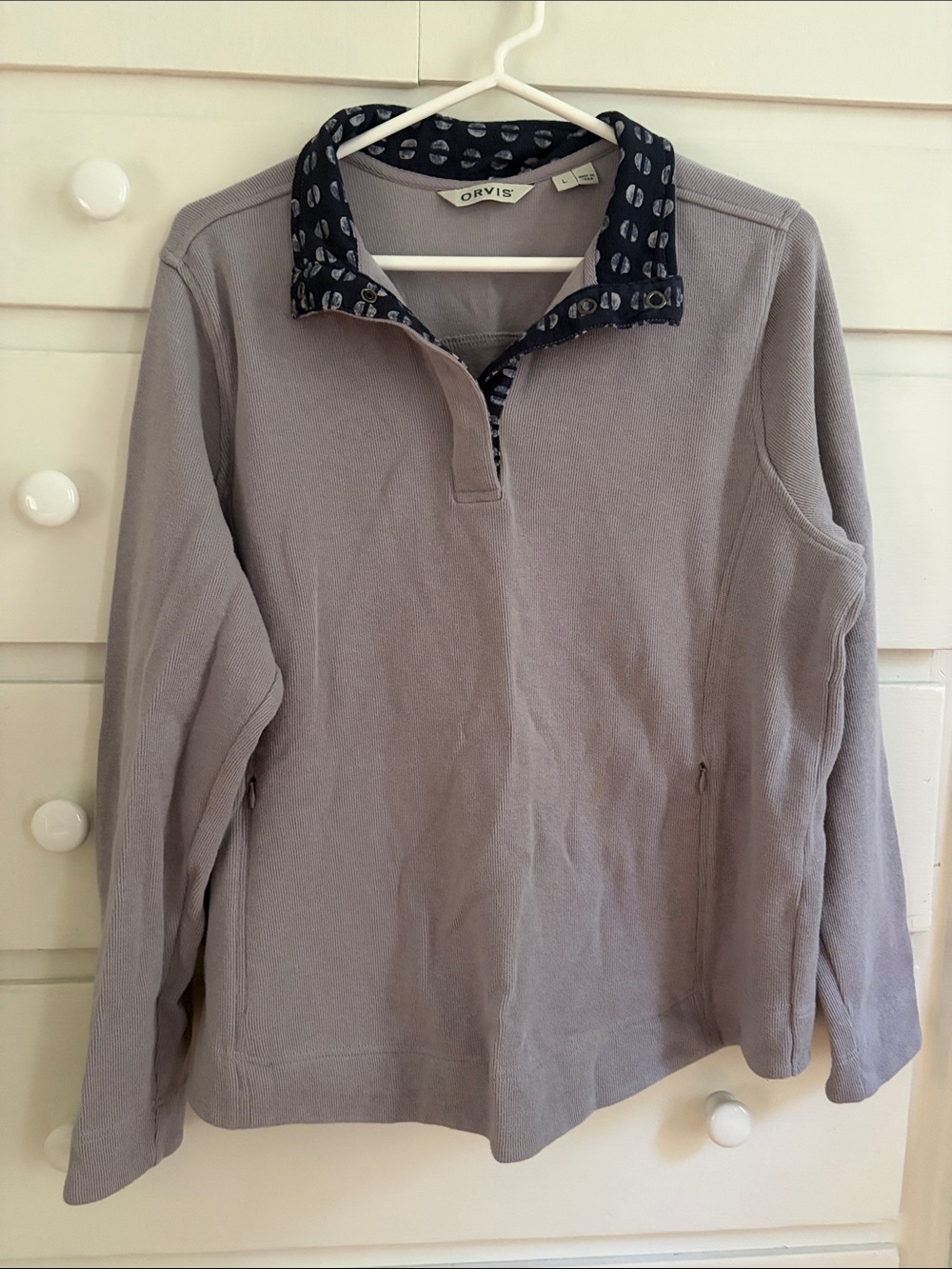 Orvis Women's Light Gray Pullover Sweater with Navy Printed Collar